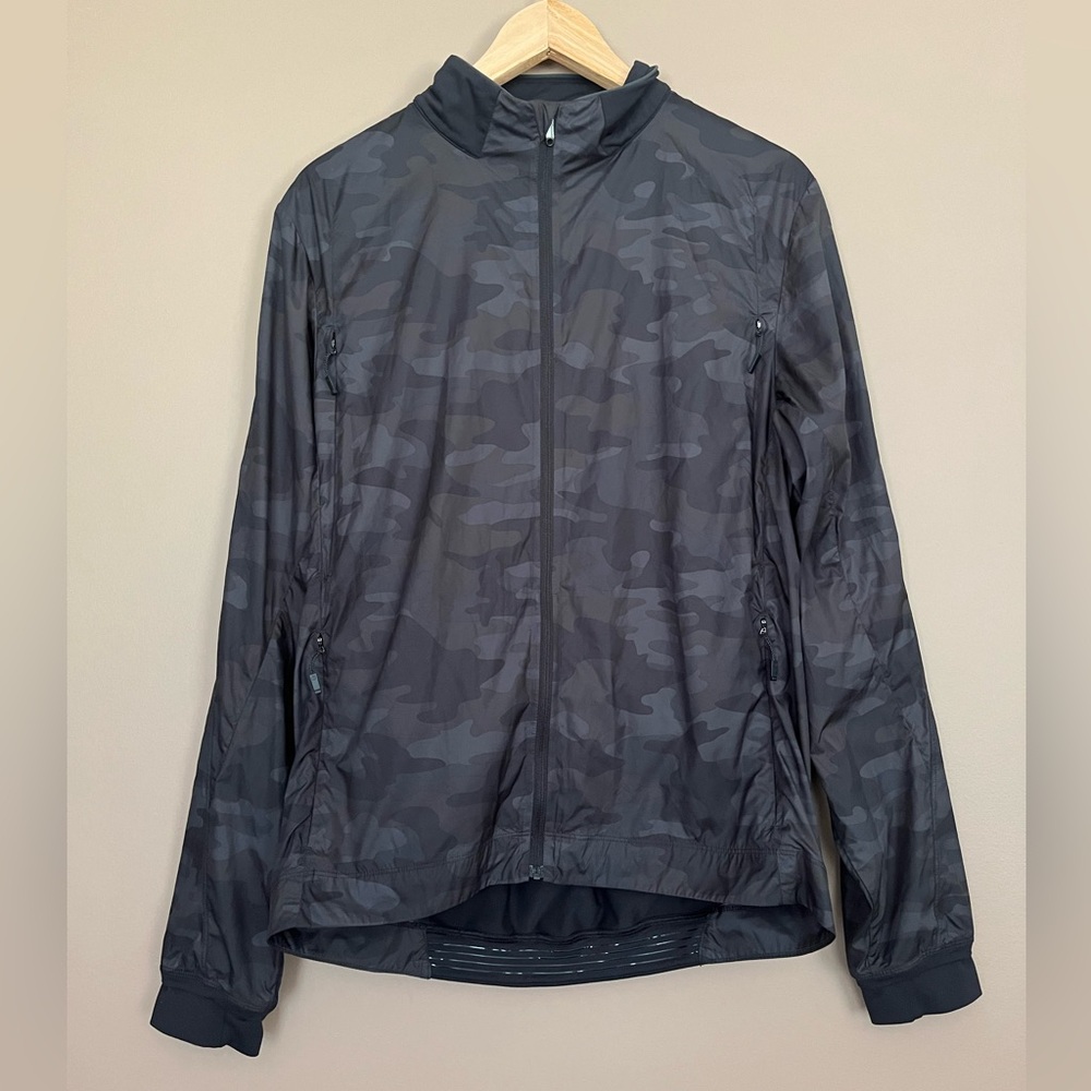 {Lululemon} Surge Jacket in Lotus Camo Black / Black - Mens Small